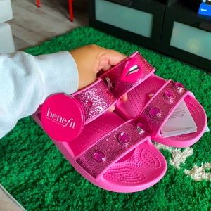 BENEFIT X CROCS COLLAB 😍